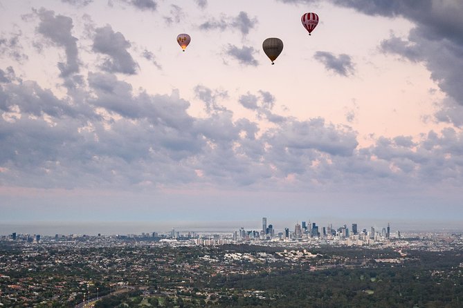 Melbourne sunrise balloon flight & champagne breakfast - Inside the balloon basket: comfort tips and the burner heat reality