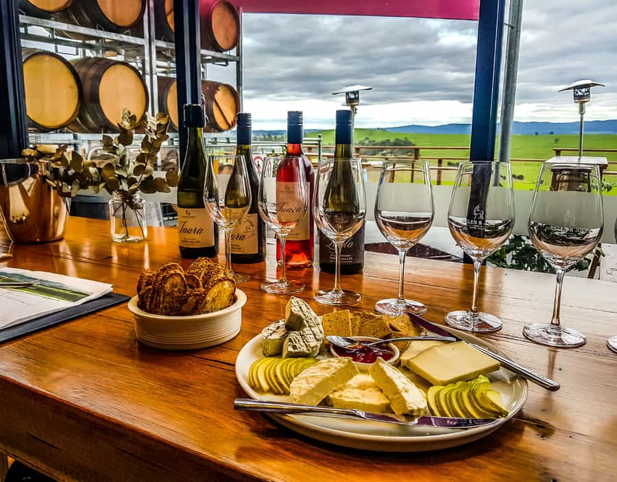 Melbourne: Yarra Valley Wine, Choc, Farm Fresh, Gin Tour - Morning start in Melbourne: how the 8:45am meetup sets the tone
