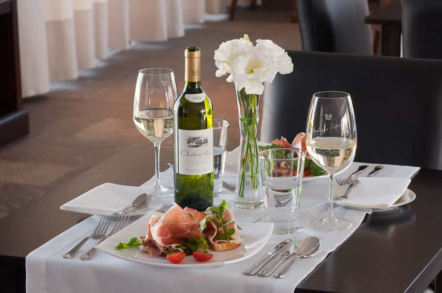 Mendoza: Full Day Wine Tour with 3 Course Lunch - Lunch at a Winery vs Picnic at Salentein: Choosing Your Style
