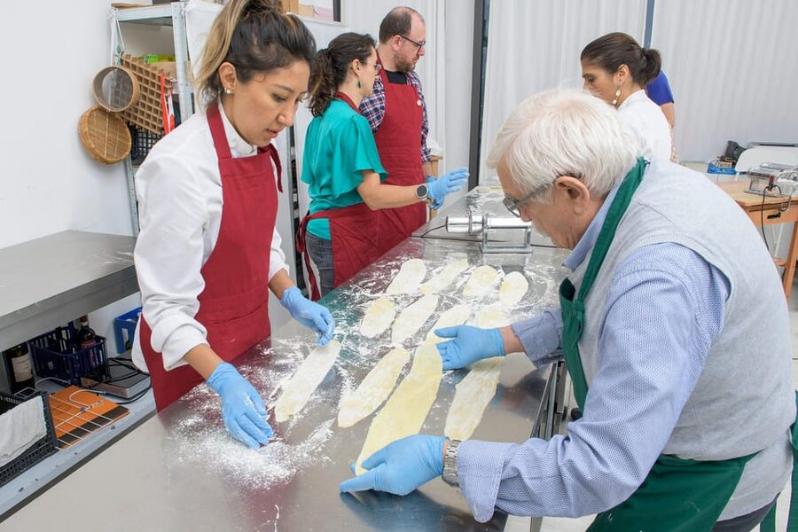 Milan: Italian Cooking Class with Food and Wine - The 3-Hour Flow: From Snacks to Fresh Pasta to Wine at the Table