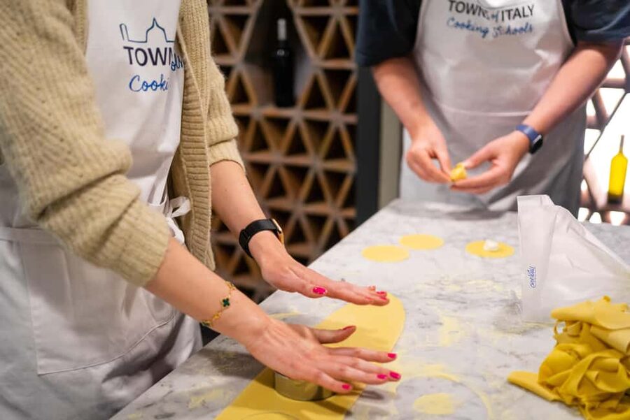 Milan: Pasta Class with Gelato or Tiramisù & Unlimited Wine - How long it really takes: a tight 3 hours with real food at the end