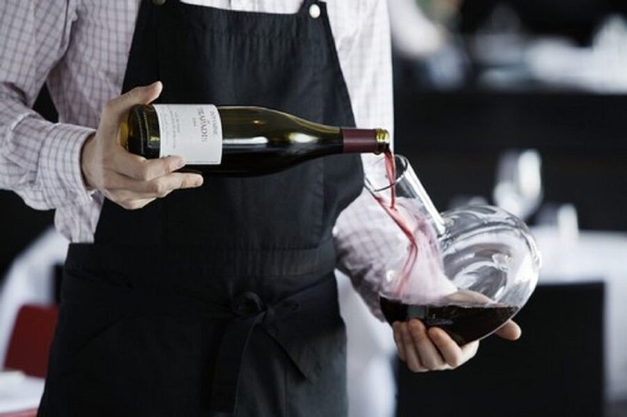 Milan: Wine Tasting Experience in the City Centre - Inside La Dogana del Buongusto: a central Milan wine bar setting