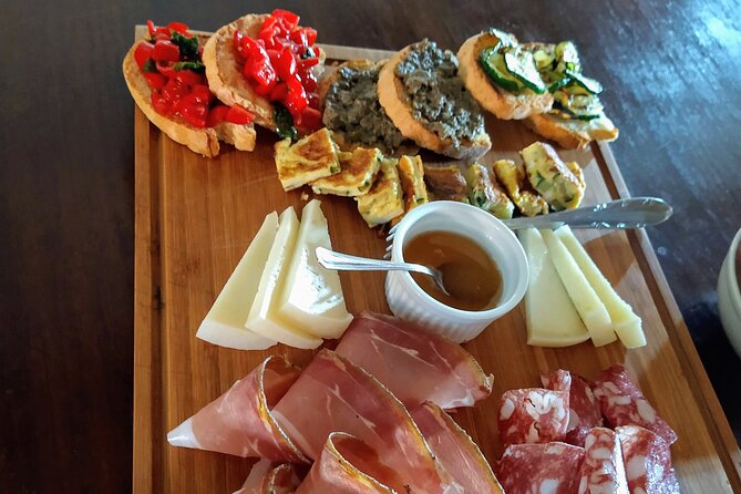 Montalcino: Brunello Wine Tasting & Lunch in a Tuscan Castle - Castello Tricerchi in Montalcino: why the setting matters