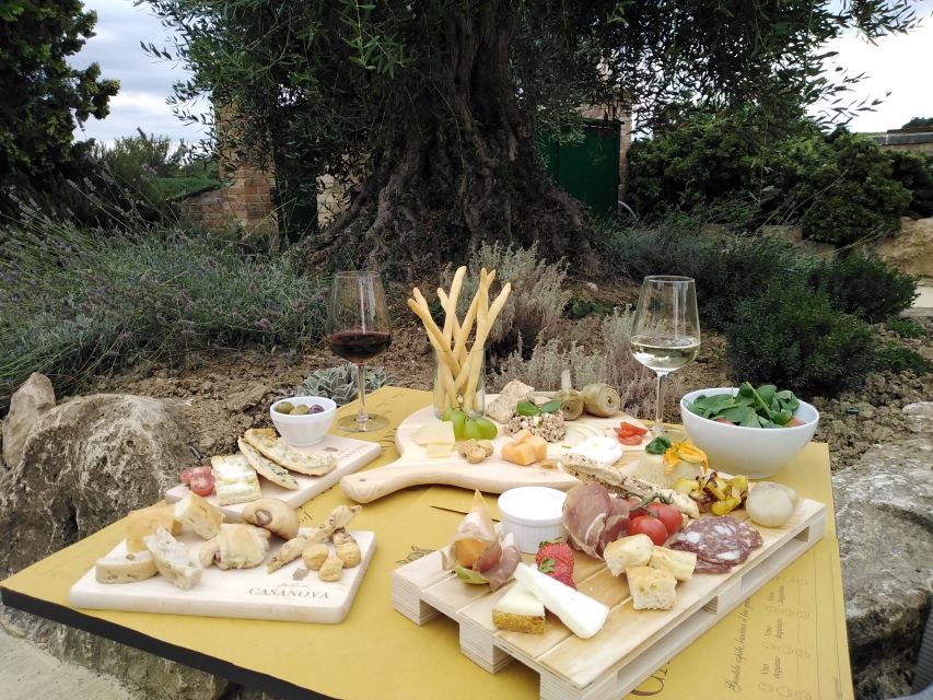 Montepulciano: Tuscan Winery Tour with Wine Tasting & Meal - Arriving at Podere Casanova Montepulciano for a private start
