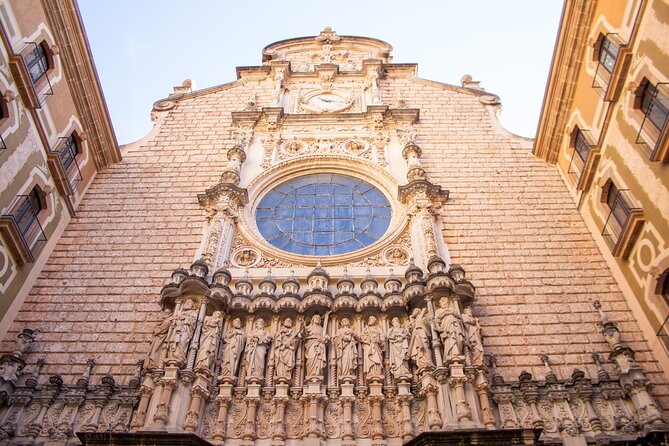 Montserrat Full Day Tour with Farmhouse Lunch and Winery Visit - Drinks and tastings: monastery liquor meets wine pairing
