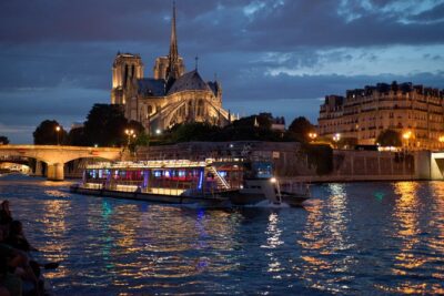 Moulin Rouge Show with Champagne and Seine River Cruise Ticket - Seine River cruise with 14-language audio: how to enjoy it like a pro
