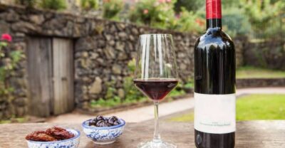 Mount Etna: Winery Tour and Tasting - Welcome Toast and Settle-In Time: The First Glass Matters