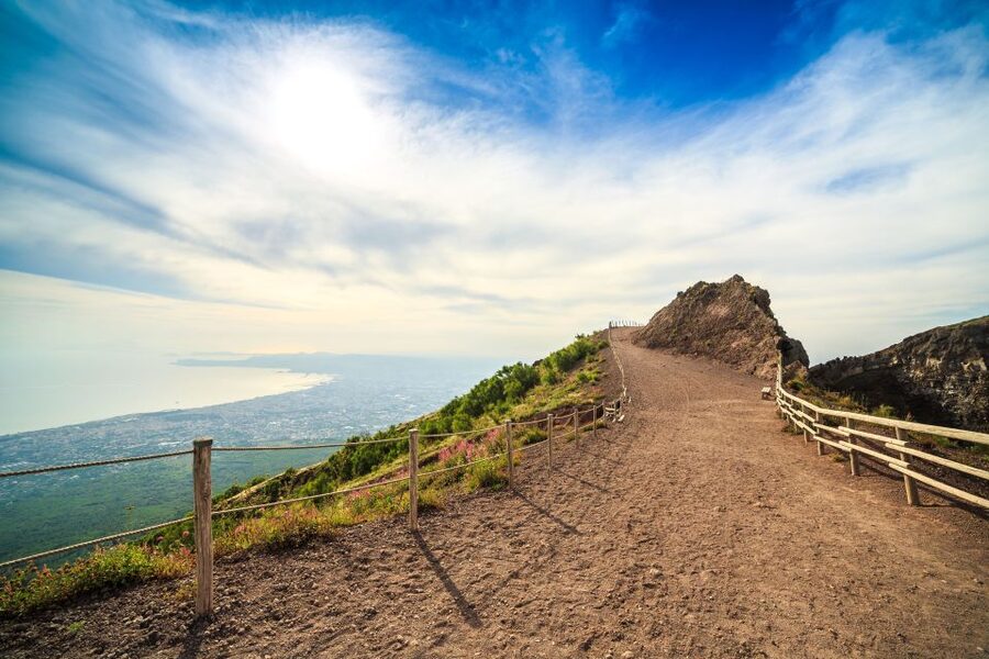 Mount Vesuvius 4-Hour Volcano Tour with Wine Tasting - The crater visit: why the volcanologist-style guiding matters