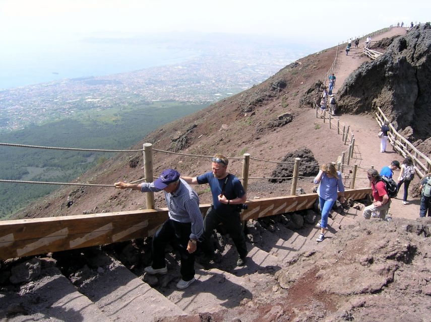 Mount Vesuvius 4-Hour Volcano Tour with Wine Tasting - Lunch and wine tasting: included comfort on a volcanic timetable