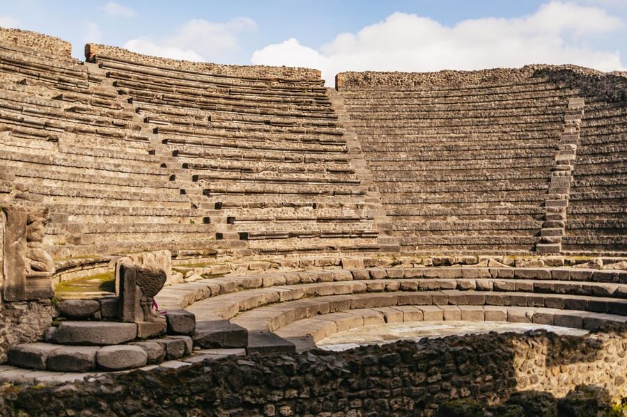 Naples: Pompeii and Mt. Vesuvius with Lunch and Wine Tasting - Lunch and wine tasting: the mid-day reset that actually matters