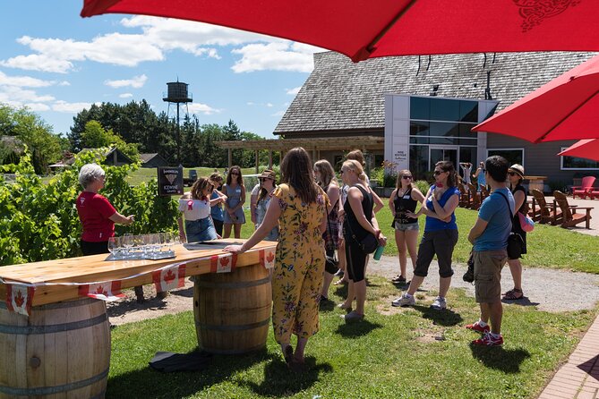 Niagara-on-the-Lake Small Group Wine Tasting Tour - Niagara-on-the-Lake wine country: why it’s worth the trip from the Falls