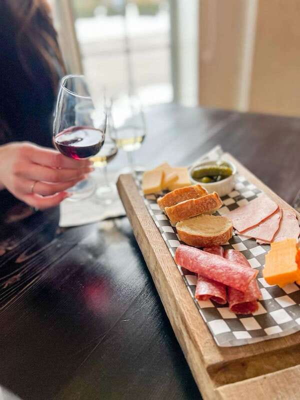 Niagara-on-the-Lake: Wine & Charcuterie Tour with Tastings - Pickup timing that keeps the day from feeling chaotic