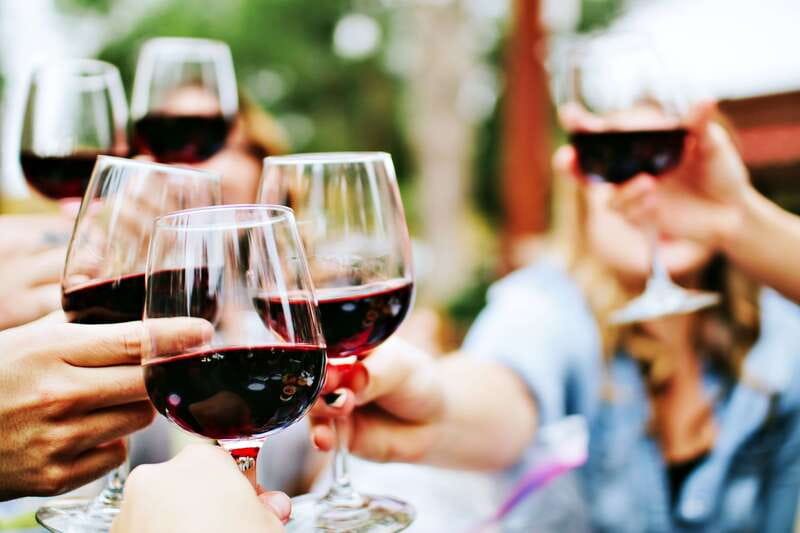 Niagara-on-the-Lake: Wine & Charcuterie Tour with Tastings - Old Town Niagara-on-the-Lake: 70 minutes to shop smart and eat well