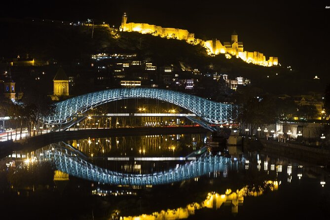 Old Tbilisi Tour: Private Walking Tour With Wine Tasting - Kartlis Deda and Abanotubani: The Wine Bowl Meets the 47°C Steam