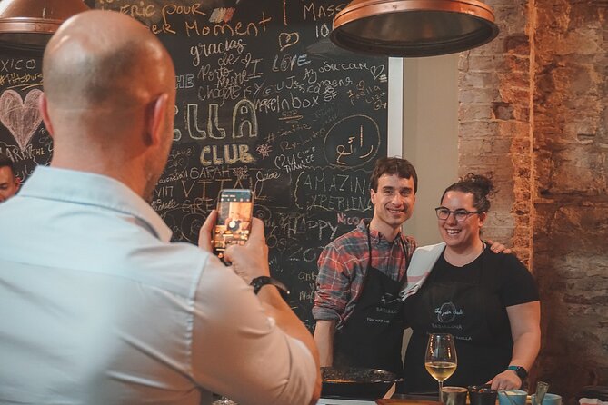 Paella Experience and Bottomless Wine in Barcelona - Paella Club, 8:00 pm start, and your first cava
