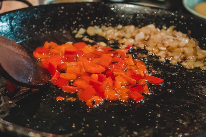 Paella Experience and Bottomless Wine in Barcelona - Five-course dinner: from pa amb tomaquet to salted chocolate mousse