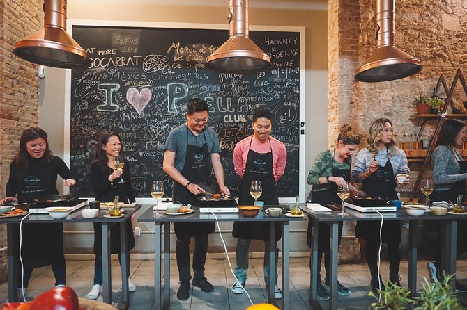 Paella Experience and Bottomless Wine in Barcelona - How the cooking class works in a small group of 16