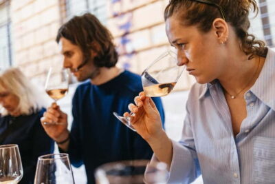 Palermo: Wine Tasting with Snacks at Bottega Monteleone - Palermo wine tasting flow: from sparkling to dessert in 2 hours
