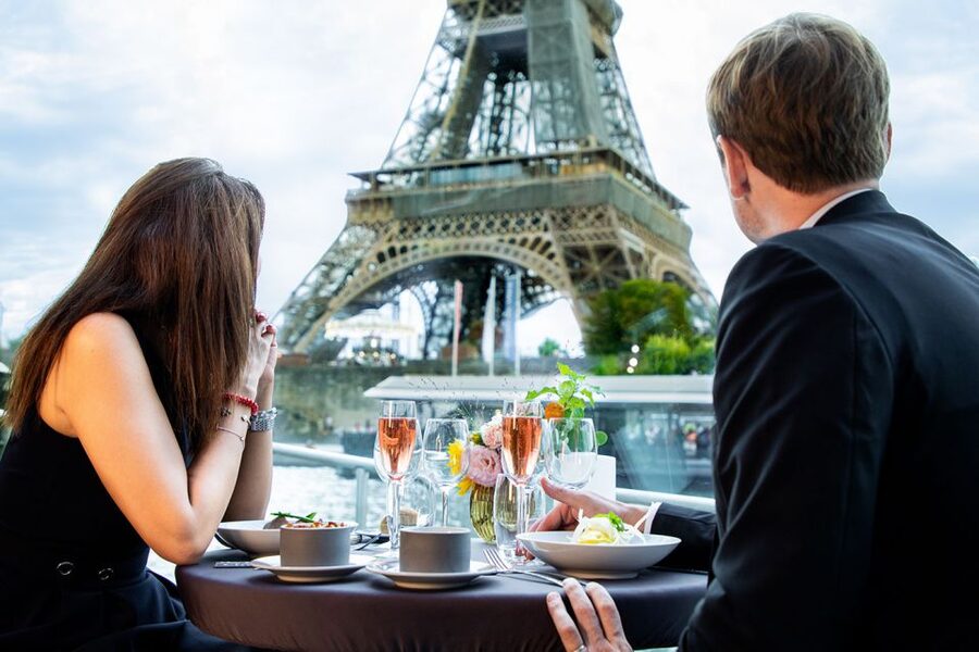 Paris: 3-Course-Dinner Cruise with Wine on the Seine River - Where This Cruise Fits Best (and Where It Might Not)