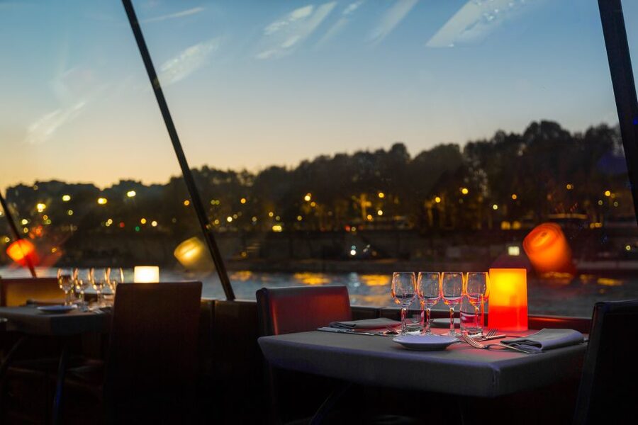 Paris: 3-Course-Dinner Cruise with Wine on the Seine River - Gliding by the Louvre: How the Boat Makes Paris Feel Less Far Apart