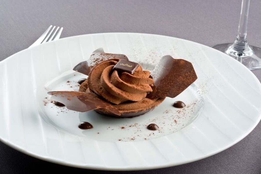 Paris: 3-Course-Dinner Cruise with Wine on the Seine River - Your Onboard Dinner: 3 Courses, Included Wine, and Realistic Expectations