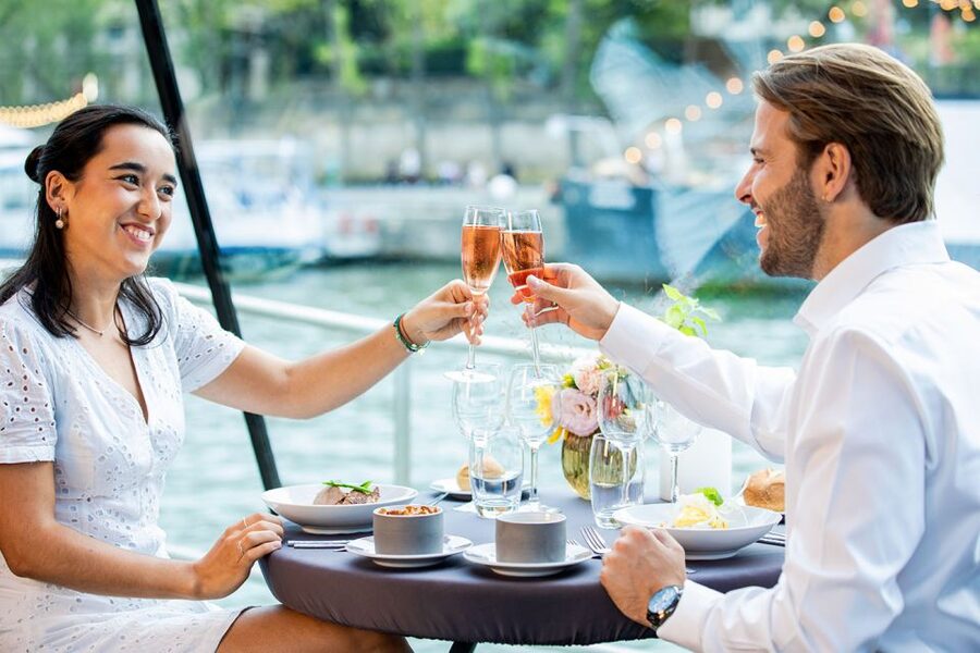 Paris: 3-Course-Dinner Cruise with Wine on the Seine River - Service on the Boat: Fast, Friendly, and Built for the Route