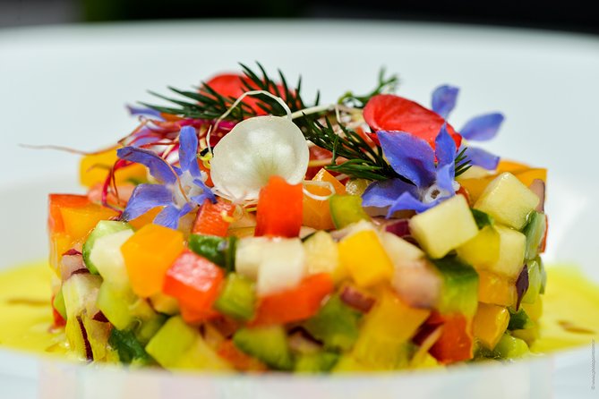Paris 3-Courses Gourmet Dinner Seine River Cruise with Champagne - Entertainment: Music Adds a Lot More Than You Think