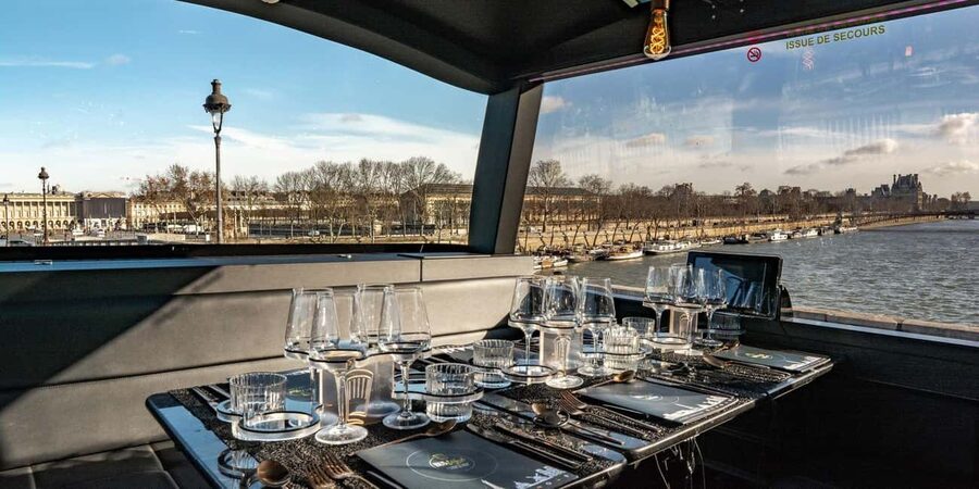 Paris: Bus Toqué Tour with 5-Course Dinner and Champagne - Price and logistics: is it worth $143 for a 2-hour night?