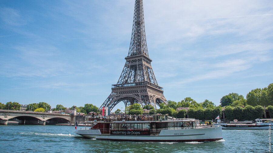 Paris: Champagne Tasting Cruise Departure from Eiffel Tower - The 60-minute format: why this cruise feels “just right”