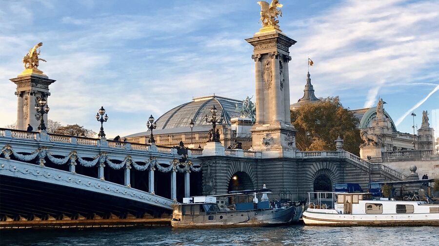 Paris: Champagne Tasting Cruise Departure from Eiffel Tower - The Seine route: monuments you’ll spot from the water