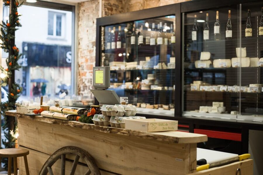 Paris: Cheese and Wine Class in a 17th Century Cellar - Wine Service Rules (So You Don’t Get Surprised)