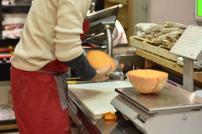 Paris Cheesemaking Workshop including Wine and Cheese Tasting with an Expert - Should you book this Paris cheesemaking workshop?