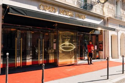 Paris Crazy Horse Cabaret Show with Beverages including Champagne - Champagne and drink service: how it fits your evening