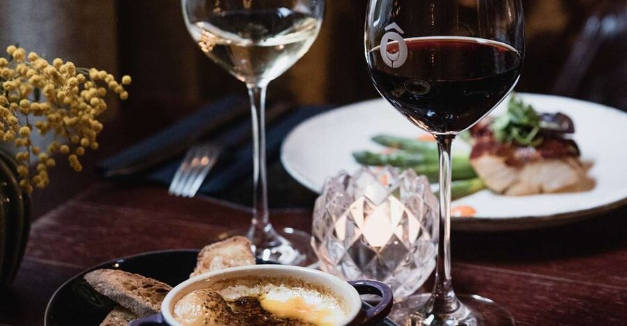 Paris: Dinner with Customized Wine Selection - The 2-hour format: how the evening flows without rushing you