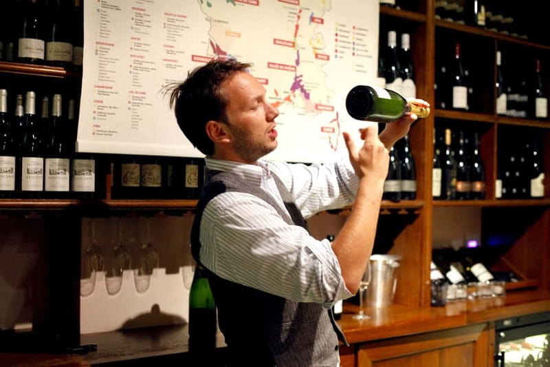 Paris: French Wine Tasting Class with Sommelier - Food and wine pairing: bread, then the options