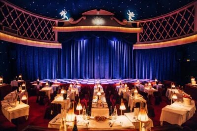 Paris: La Nouvelle Eve Cabaret Show with Champagne - Getting There and Choosing a Table Near the Stage