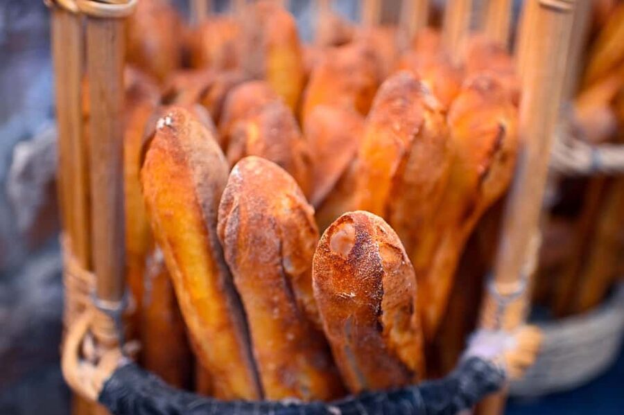 Paris: Le Marais District Food Tour with 10+ Tastings & Wine - Falafel in the Jewish quarter: savory contrast done right