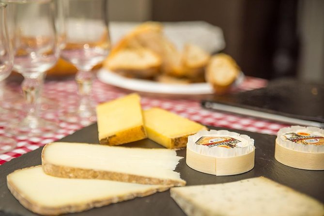 Paris Le Marais District Original Food and Wine Tasting Tour - Église Saint-Paul Saint-Louis and Hôtel de Ville: history without a museum ticket