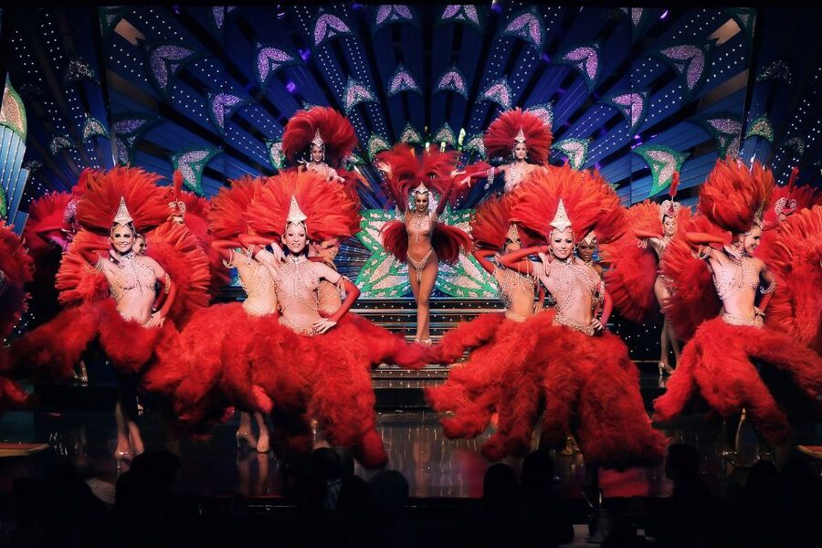 Paris: Moulin Rouge Cabaret Show Ticket with Champagne - Getting There and Turning This Into a Full Paris Night