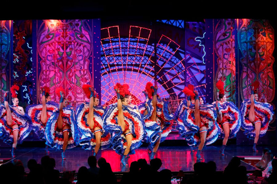 Paris: Moulin Rouge Dinner Show, Champagne, and Transport - Key things to know before you go