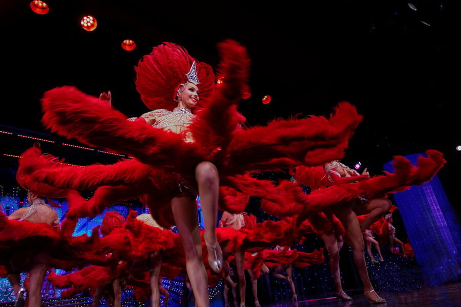 Paris: Moulin Rouge Dinner Show, Champagne, and Transport - Dress Code, No-Camera Rules, and the Cloakroom Reality Check
