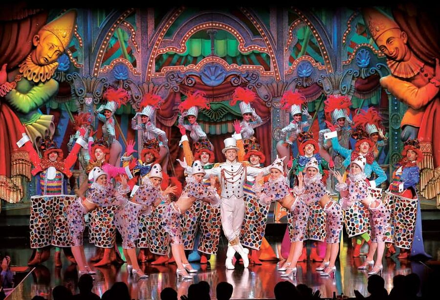 Paris: Moulin Rouge Dinner Show, Champagne, and Transport - Getting Tickets Fast at 82 Boulevard de Clichy (Paris CityVision Meeting Point)