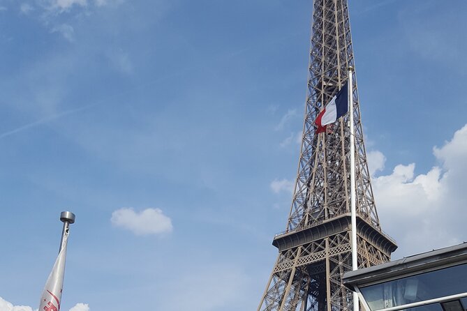 Paris Seine River Champagne Tasting Cruise - Champagne Tasting on the Seine: 3 Samples and a Real Guide