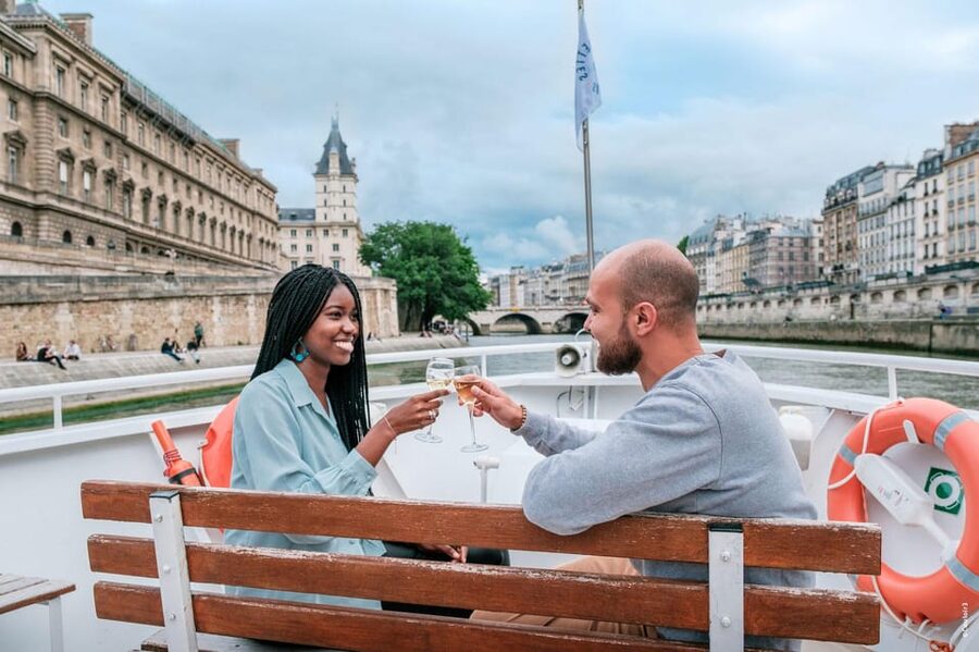 Paris: Seine River Cruise with Champagne from Eiffel Tower - Place de la Concorde and Grand Palais: the “wrap-up” sights
