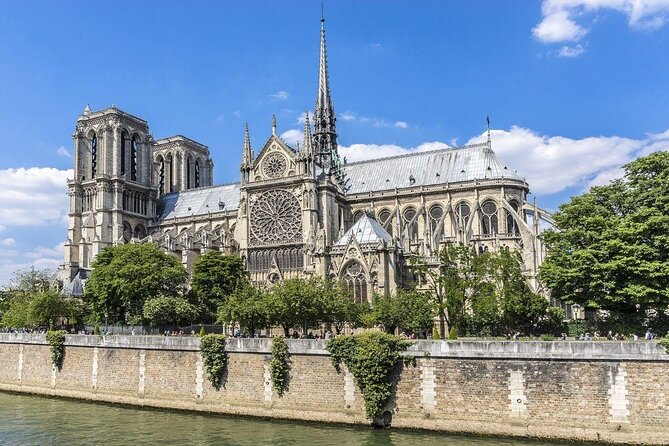 Paris Seine River Dinner Cruise with Champagne and Window Seating - Key things to know before you go