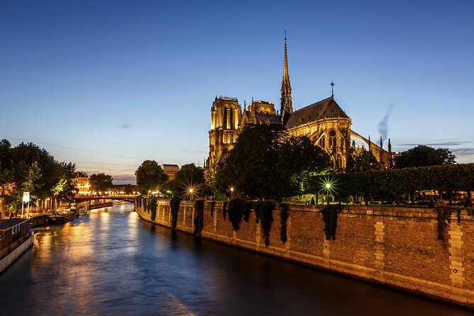 Paris Seine River Dinner Cruise with Champagne and Window Seating - The landmark route: what you’ll spot from the Seine