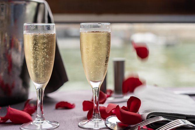 Paris Seine River Gourmet Lunch Cruise with Champagne Option - Passing Notre-Dame and the Louvre: how to photograph and not miss the best moments