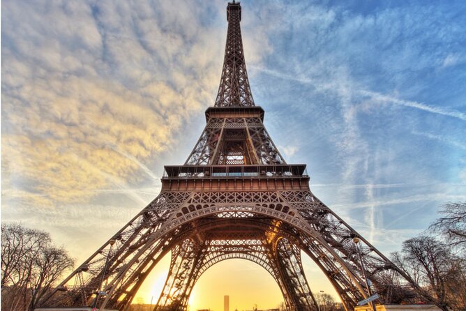 Paris: Seine River Sightseeing Sunset Cruise with Champagne - Where you start: Vert-Galant Square and the easiest kind of Paris evening