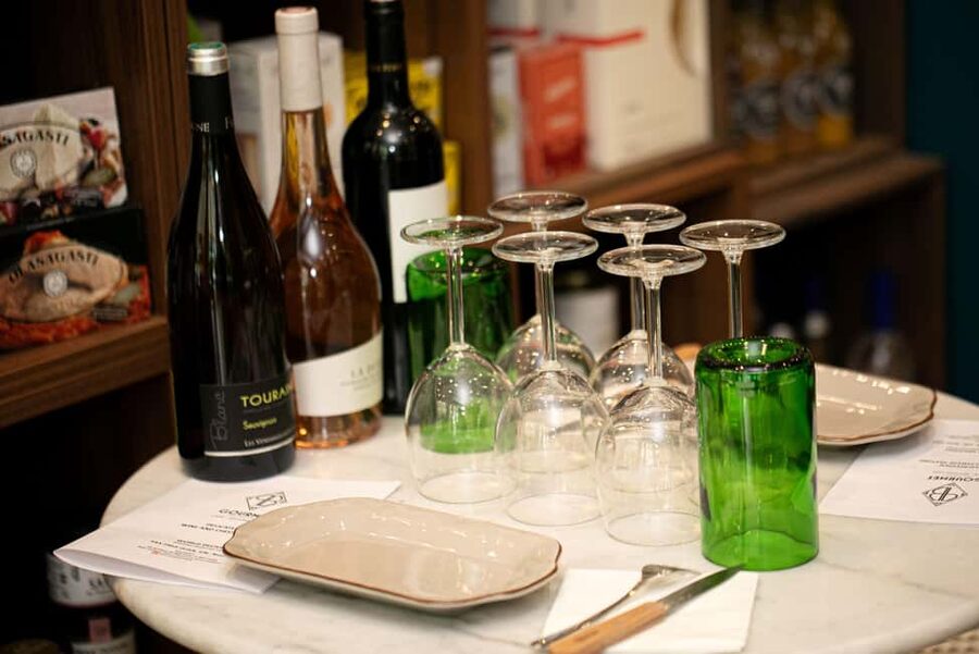 Paris: Tasting of 3 Wine and 3 Cheese - The pairing lesson: why the cheeses matter as much as the wine