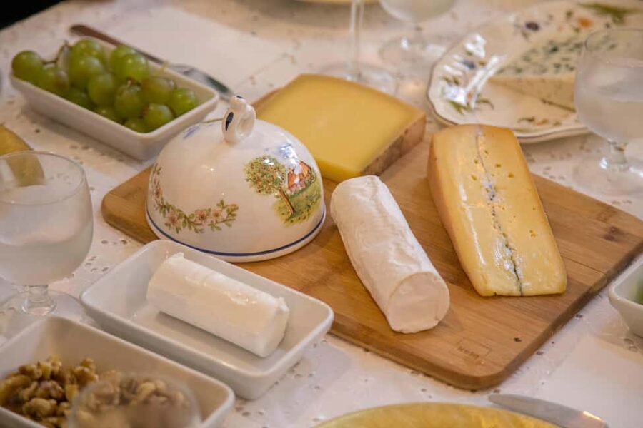 Paris: Wine and Cheese Tasting with a Chef Sommelier - Finding Chef Alex at 98 Rue Monge (and why location matters)